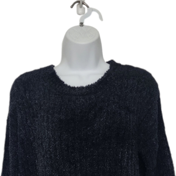 One Tuff Babe @ Forever 21 Thick Fuzzy Knit Sweater Size Medium Pullover Soft. - Picture 6 of 11